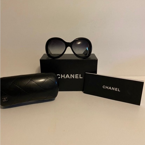 Chanel Black Collection Bouton
5193-b C.501/3c 56 Sunglasses 5"L
× 5"Wx 2"H - Picture 1 of 12
